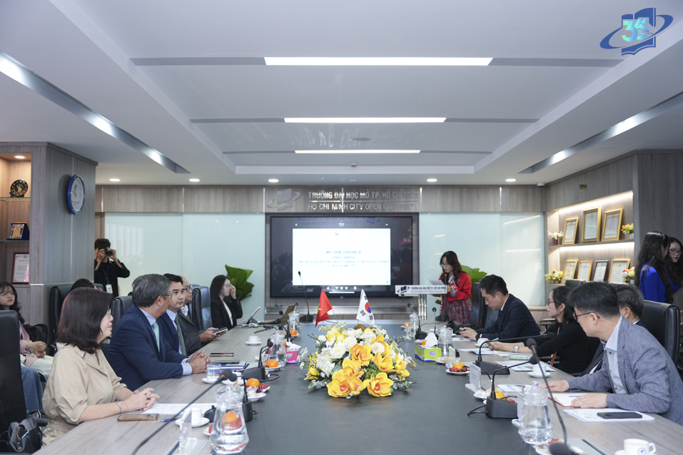 Trường Đại học Mở TP. Hồ Chí Minh đón tiếp Đoàn công tác của Tổng lãnh sự quán Hàn Quốc tại TP. Hồ Chí Minh